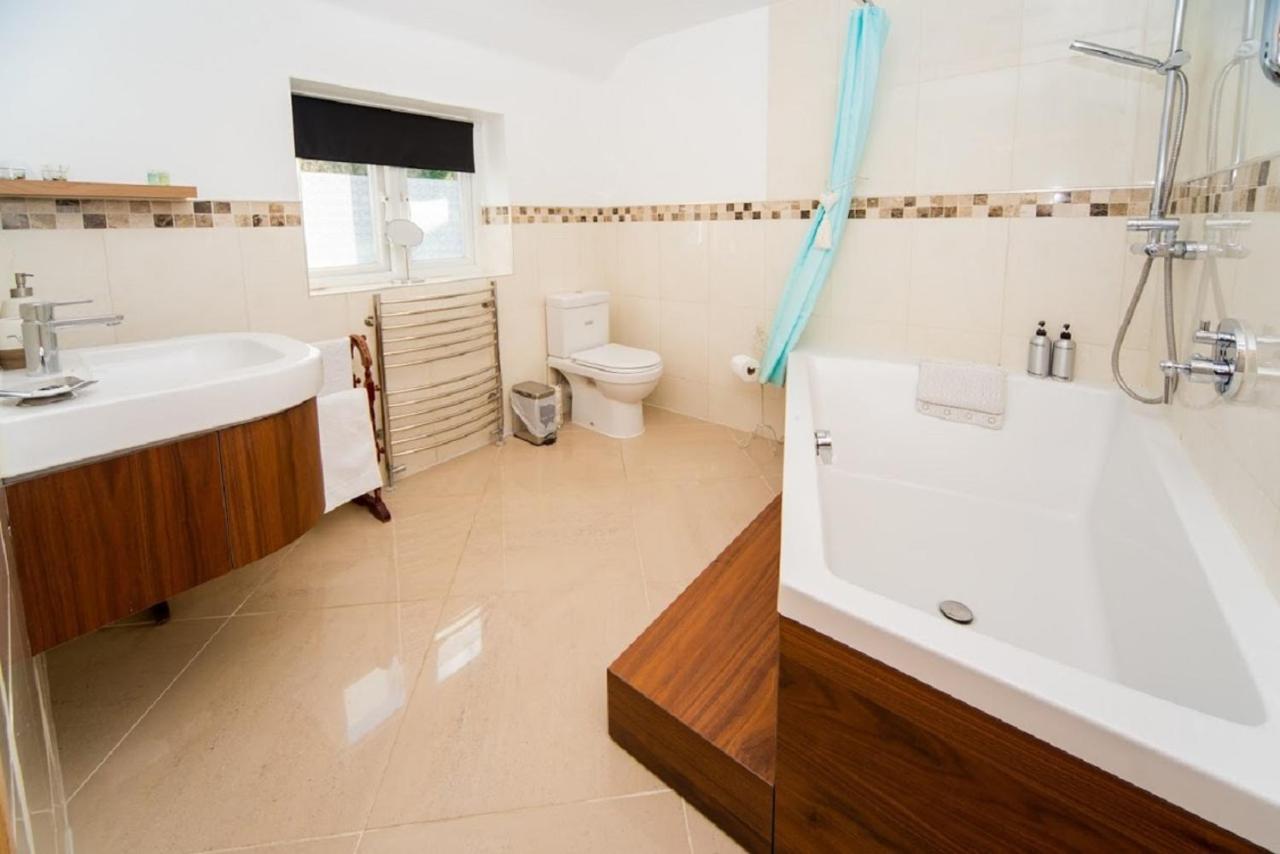 Minutes From Lyme Regis Self-Catering Suite With Stunning Countryside Views & Double Bath Axminster Esterno foto